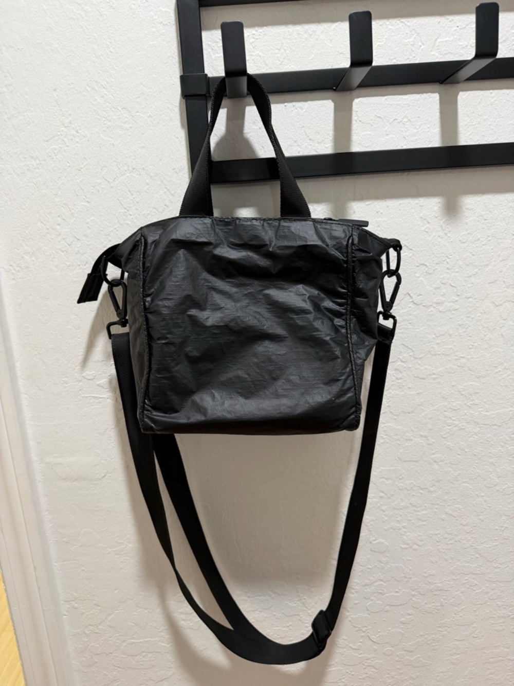 ALOHA Collection Black Crossbody Tote Bag – Lightweight, Water-Resistant - Picture 5 of 7
